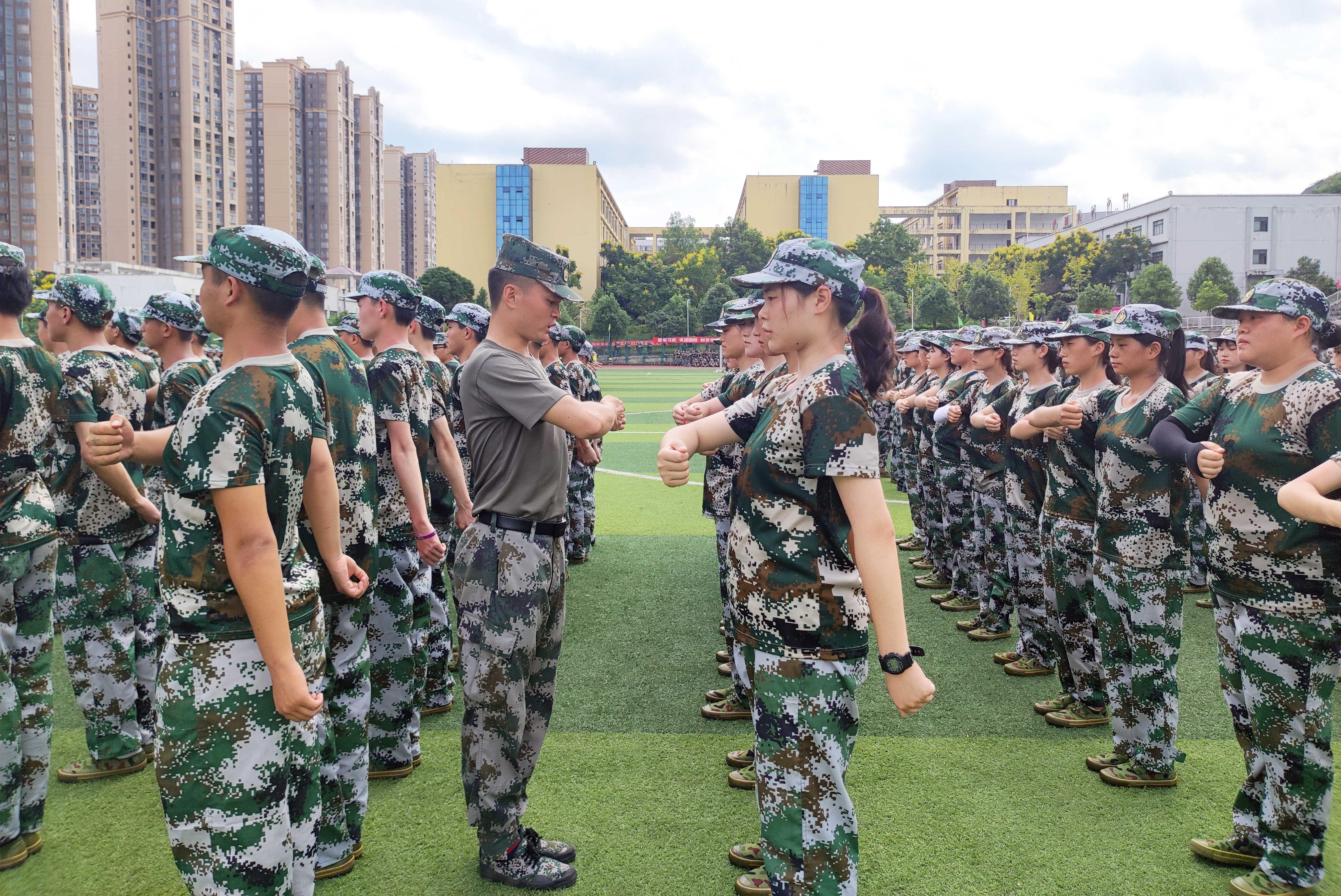 军训进行时 ——经管师生有话说(图2)