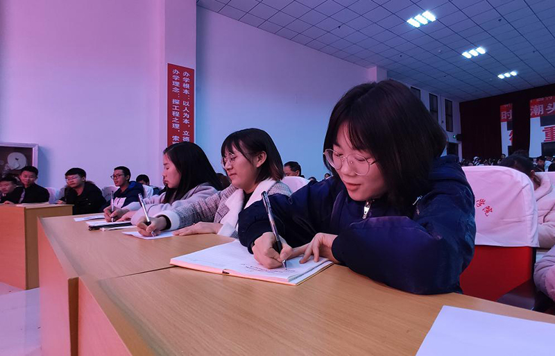 习近平新时代中国特色社会主义思想是党和国家必须长期坚持的指导思想(图4) 习近平新时代中国特色社会主义思想是党和国家必须长期坚持的指导思想(图4)