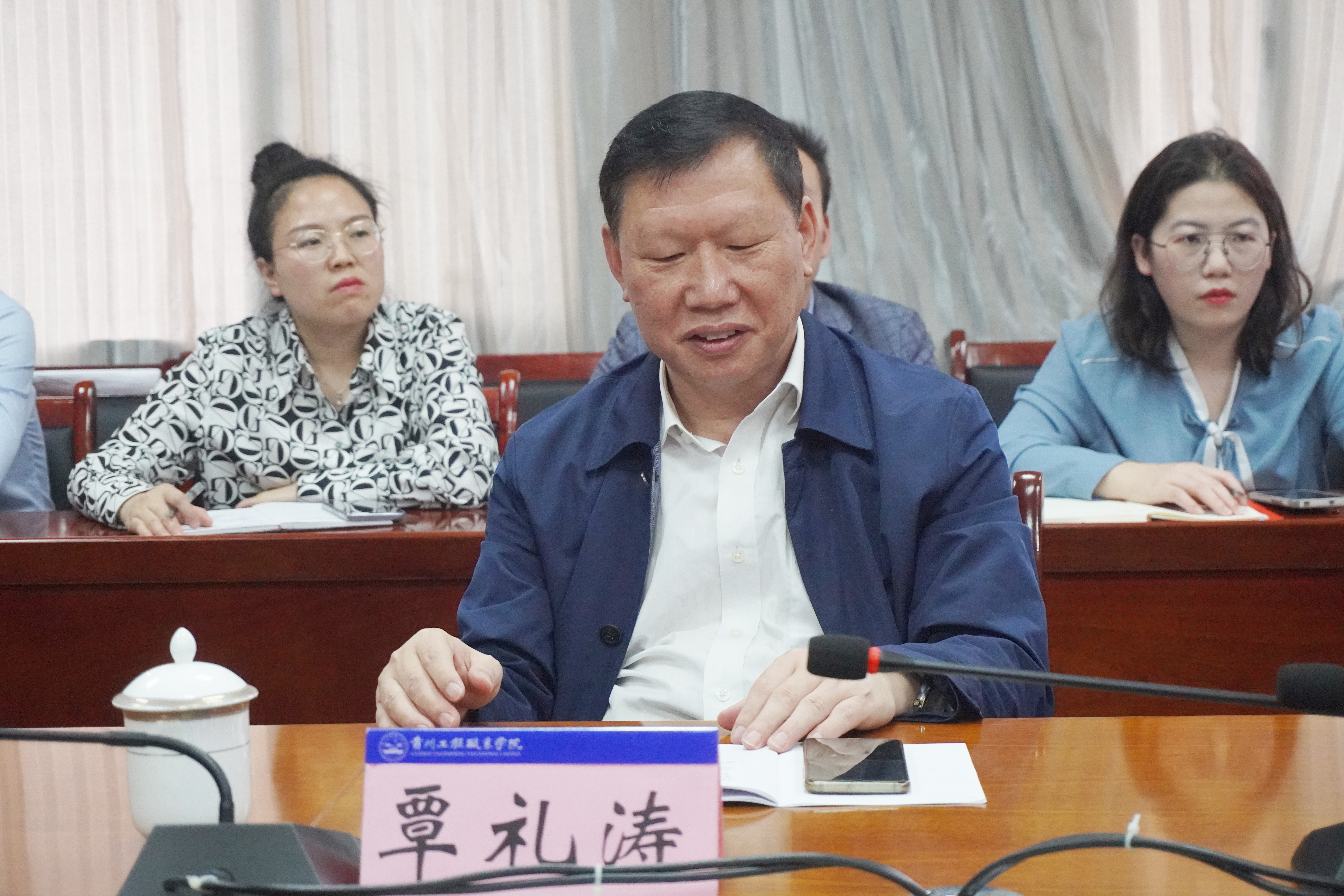 铜仁职业技术学院 贵州工程职业学院丨党建思政课题研究座谈交流会(图4)