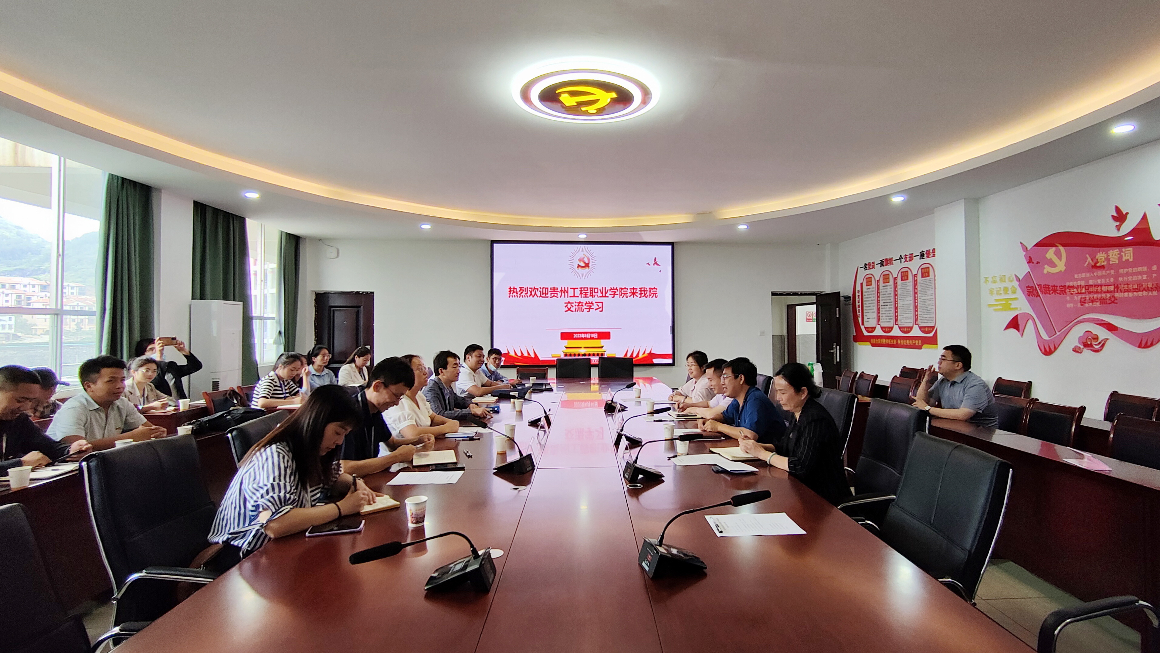 贵州工程职业学院赴铜仁开展第一期基层党务工作者专题培训暨“赓续英烈精神凝聚奋进力量”主题党日活动(图1)