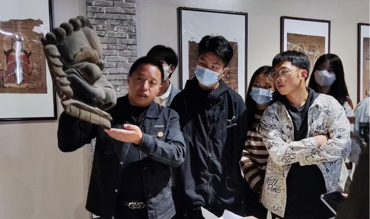 走进名家工作室  感受傩戏神韵 —现代服务与管理学院旅游管理专业研学活动 (图3)