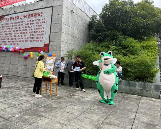 技能·让生活更美好 现代服务与管理学院“职业教育活动周” 系列活动综述(图3) 技能·让生活更美好 现代服务与管理学院“职业教育活动周” 系列活动综述(图3)