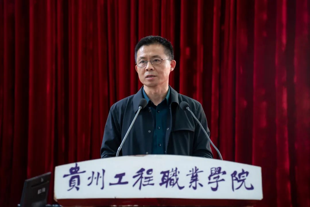 我校召开2024年春季学期征兵工作总结暨秋季学期征兵工作动员大会(图5)