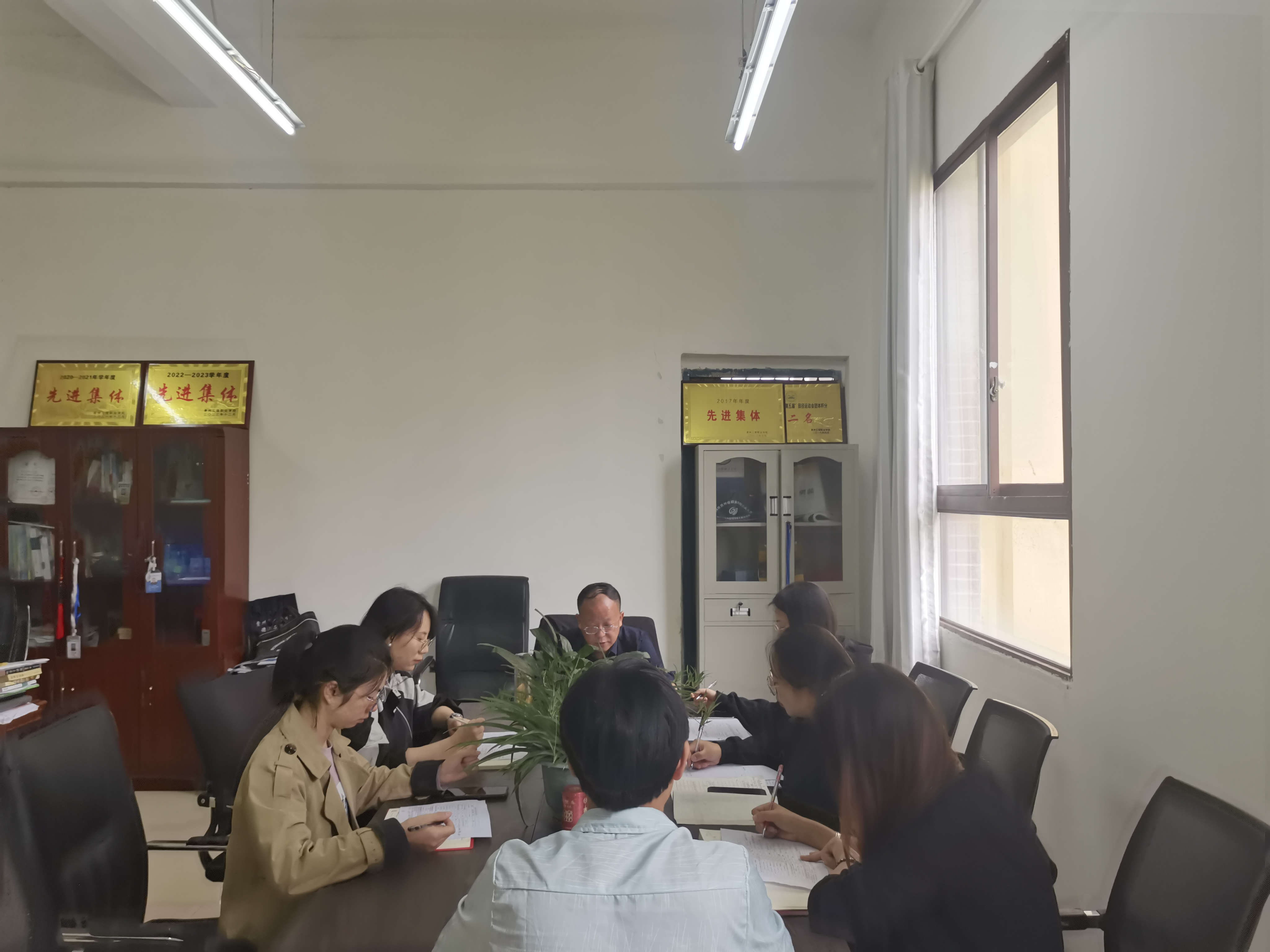 现代服务与管理学院 教学工作简报第4期(图1) 现代服务与管理学院 教学工作简报第4期(图1)