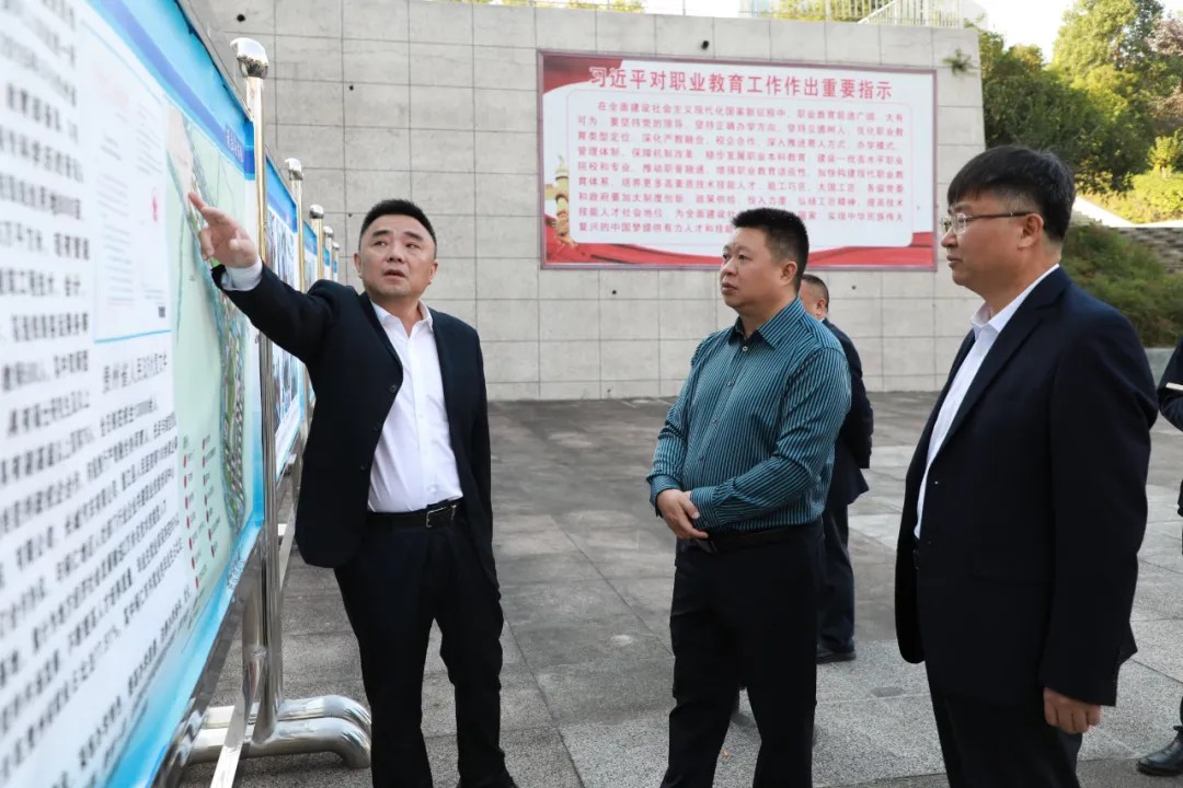 徐再高调研党校教育培训和职业教育发展工作(图2) 徐再高调研党校教育培训和职业教育发展工作(图2)