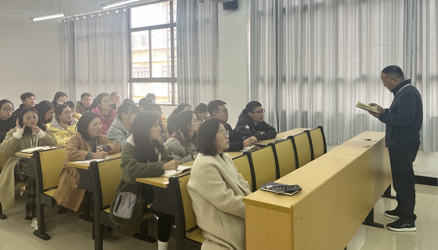 议全省教育大会 抓学院贯彻落实(图1) 议全省教育大会 抓学院贯彻落实(图1)