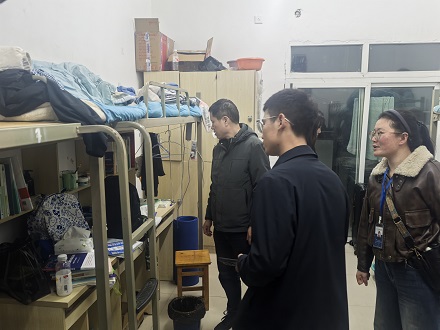 春日暖心查寝 情满学生公寓(图4)