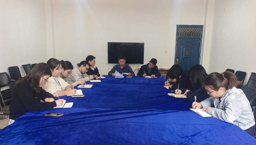 人工智能与信息工程学院召开党政联席会 聚焦毕业资格审查与学业预警管理(图1)