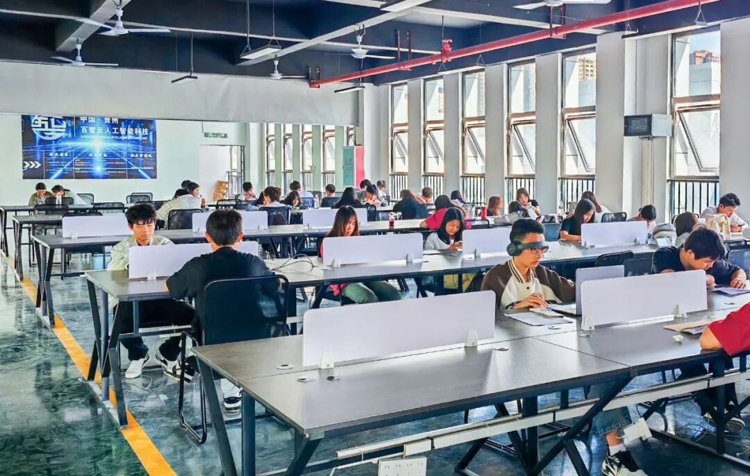 从“畏难观望”到“主动突围”——产教融合实训谱写职教改革新篇章(图2) 从“畏难观望”到“主动突围”——产教融合实训谱写职教改革新篇章(图2)