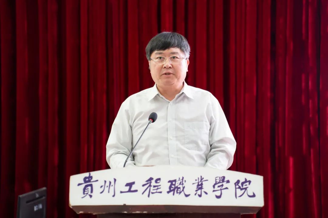 我校召开2025年春季学期期中师德师风警示教育大会(图2)