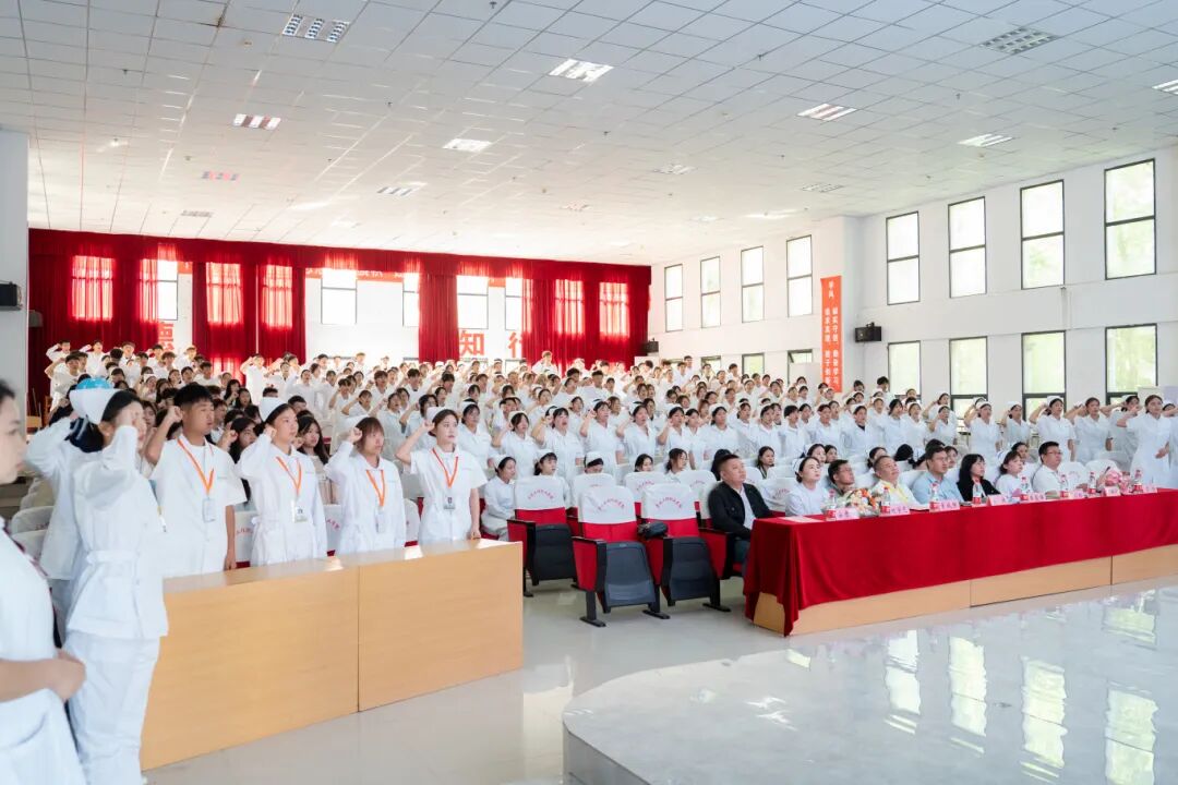 传承南丁格尔精神 共筑护理育人使命——我校举办“5・12”国际护士节活动暨授帽仪式(图5)