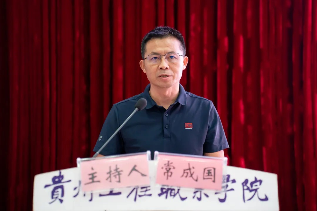 铜仁市委宣讲团成员、市委宣传部副部长、市委网信办主任田琼来校宣讲党的二十届三中全会精神(图3)