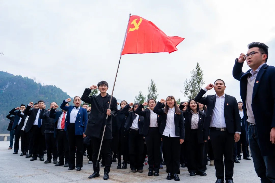 追寻红色足迹 争做时代新人丨贵州工程职业学院全体党员赴红二、红六军团木黄会师纪念馆参观学习(图3)