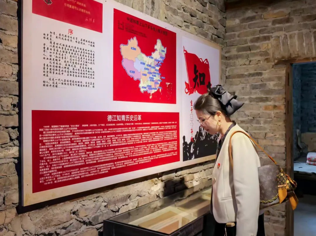 忆往昔·践初心·展担当丨我校基础教学部党支部开展沉浸式主题党日活动(图2)