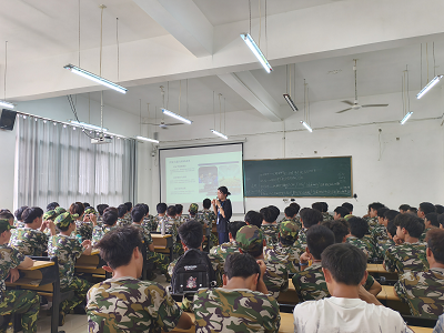 智能制造与汽车工程学院成功举行2025级高职新生专业介绍活动(图4)