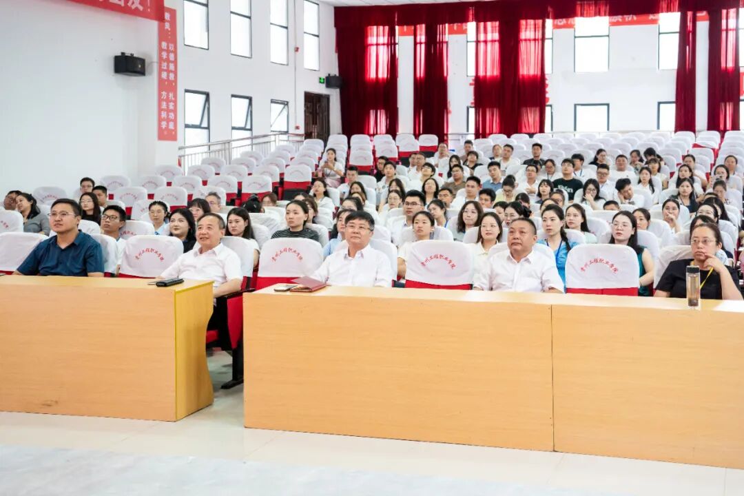 贵州工程职业学院集中收看纪念中国人民抗日战争暨世界反法西斯战争胜利80周年大会(图2)