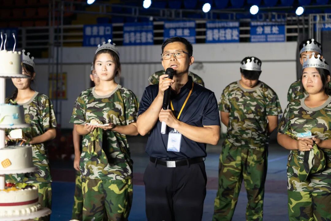 当军训集体生日会邂逅教师节，贵工这场双向奔赴太暖了(图7)