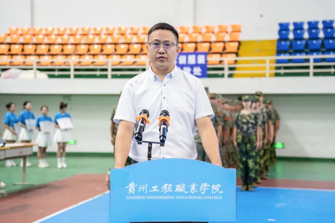 我校举行2025级新生军训结训暨开学典礼(图5)