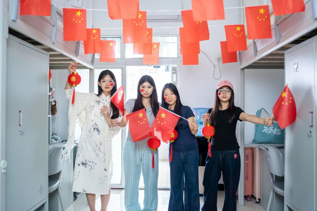 贵州工程职业学院师生共庆中华人民共和国成立76周年(图4)