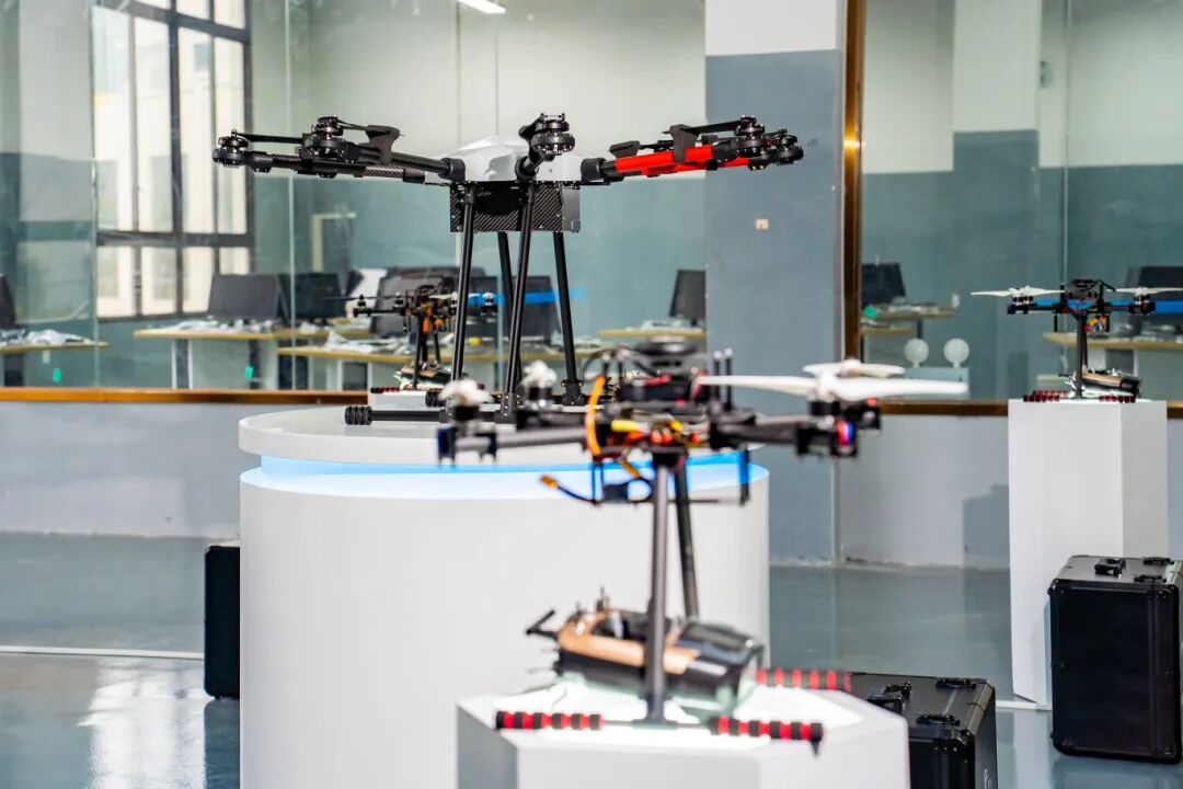 我校无人机实训中心正式启用丨打造高水平产教融合新平台(图1)