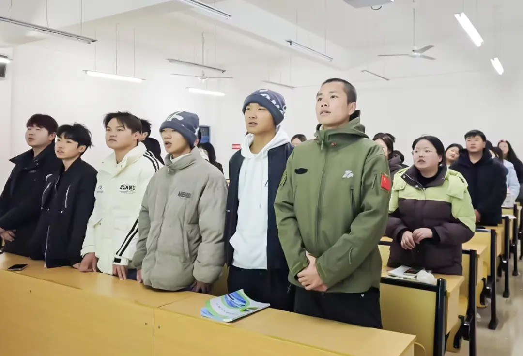 弘扬宪法精神 筑牢青春根基丨数字经济与信息工程学院扎实开展“宪法宣传周”活动(图1)