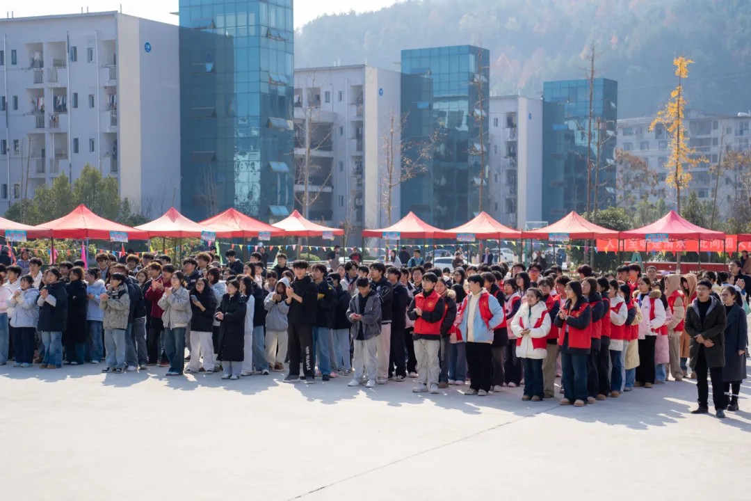 我校首届美食文化节成功举办(图2)