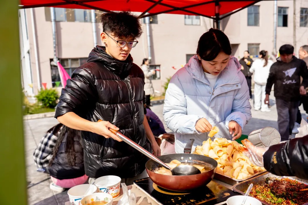 我校首届美食文化节成功举办(图5)